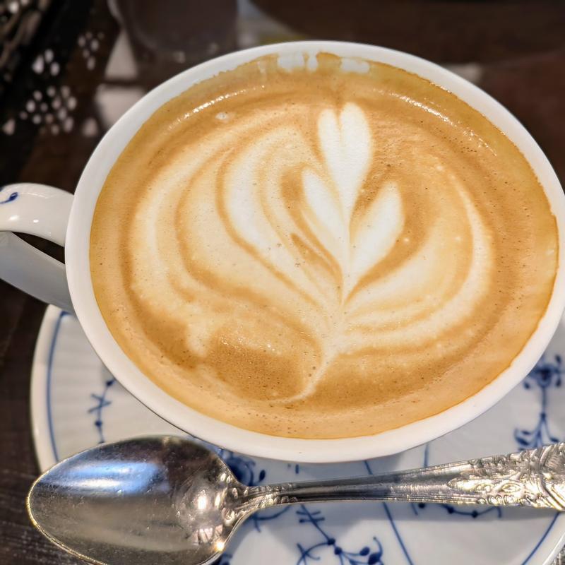 カフェラテ(椿屋カフェ 表参道店 )