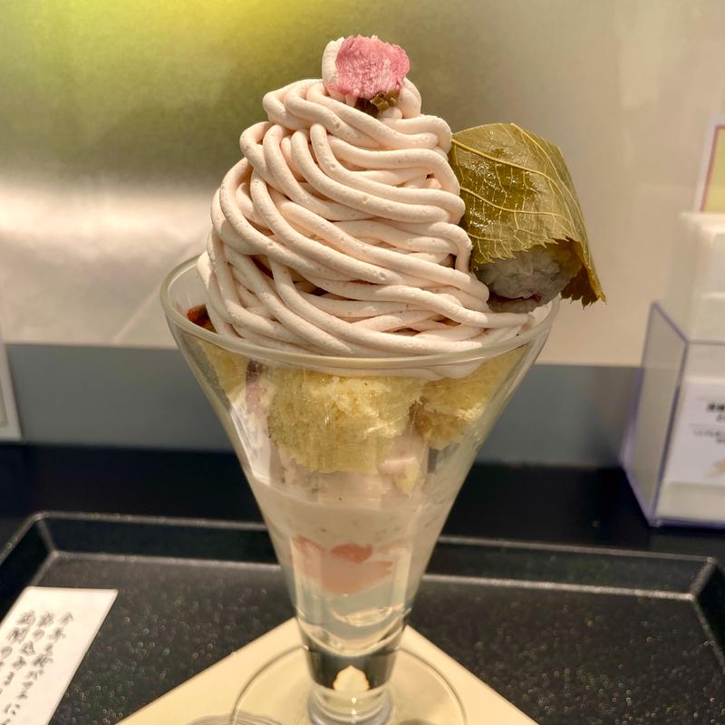 桜パフェ(京都イオリカフェ 大丸京都店)