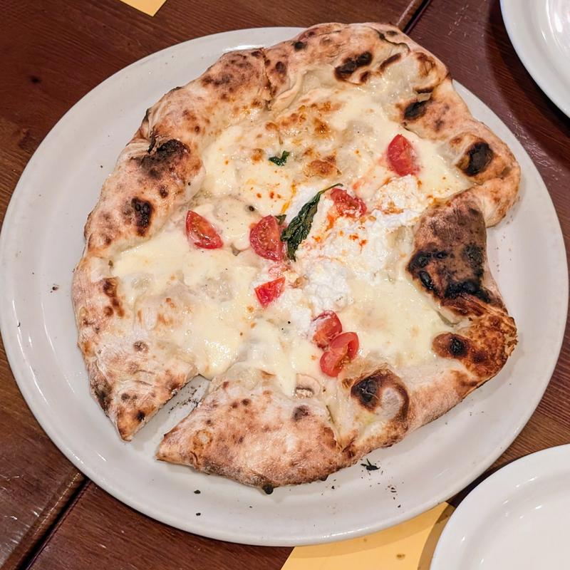 ピッツァ カプレーゼ コン 吉田(Bella Napoli)