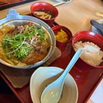 •牛すき煮とロースかつの旨味とじ定食