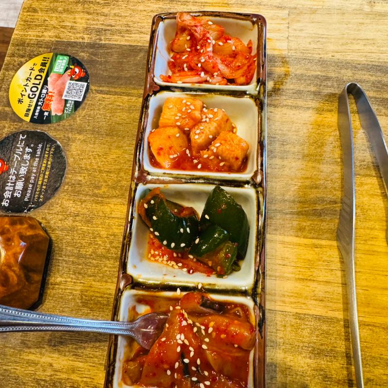 キムチ盛り合わせ(焼肉酒場ともさんかく 船橋店)