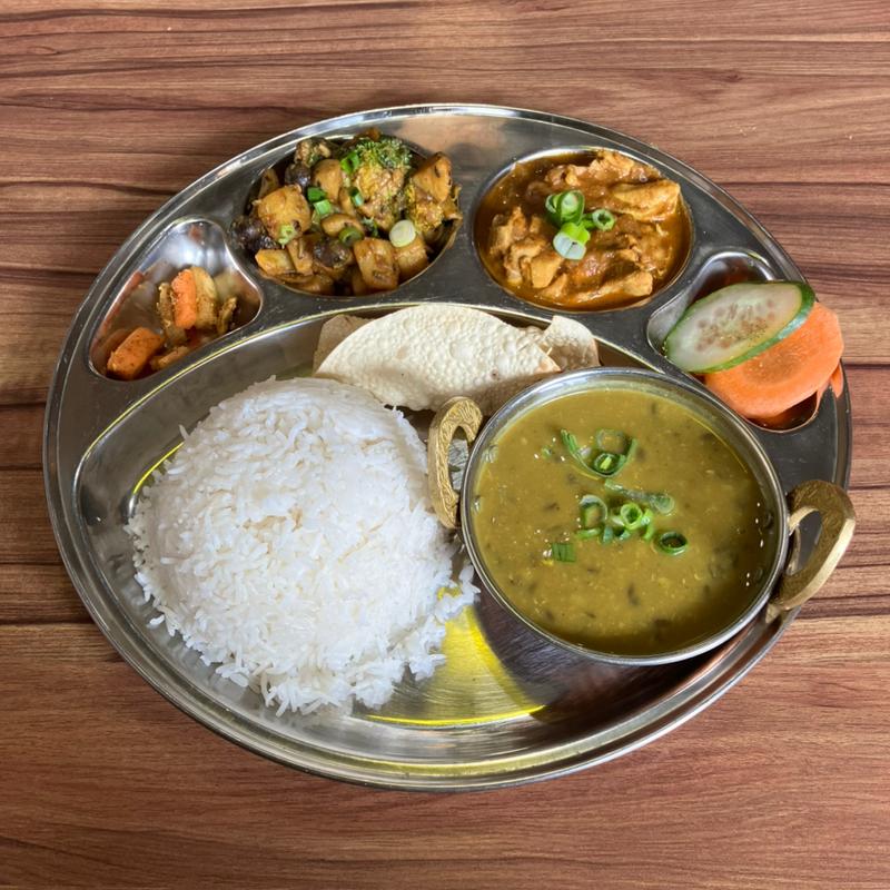 ダルバートセット(タンドールバー)