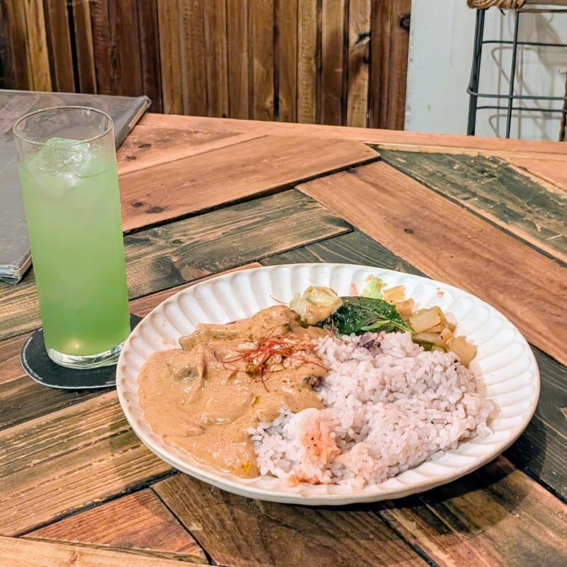 無水ココナッツ和牛牛すじカレー(三月の水)