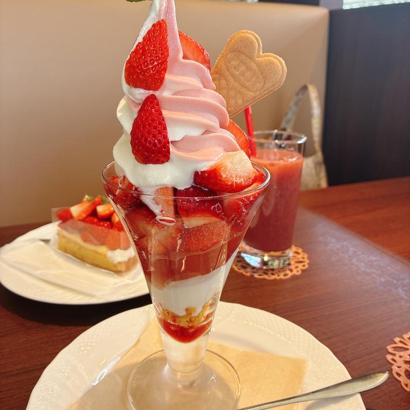 イチゴパフェ(ル・フカサク )