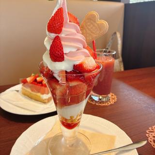 イチゴパフェ