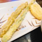タケノコ、アスパラ、ゴボウの天ぷら(丸亀製麺広島長束)