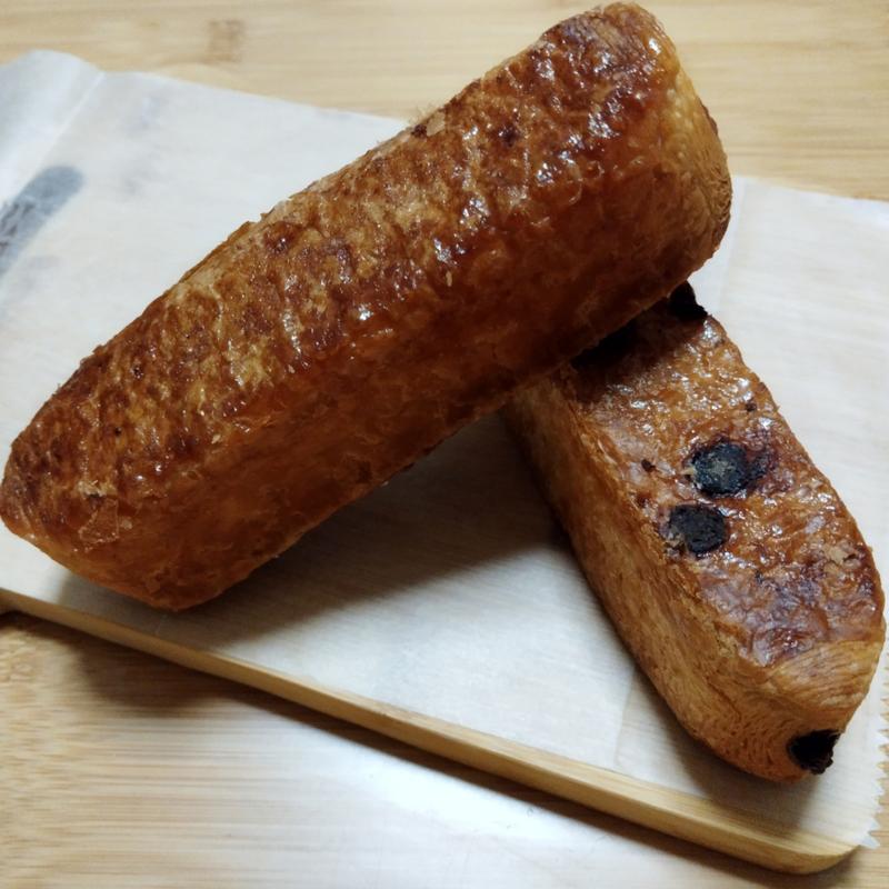 クロワッサン カマンベールチーズ、ショコラ クロワッサン(板チョコ入り)(セキネベーカリー)