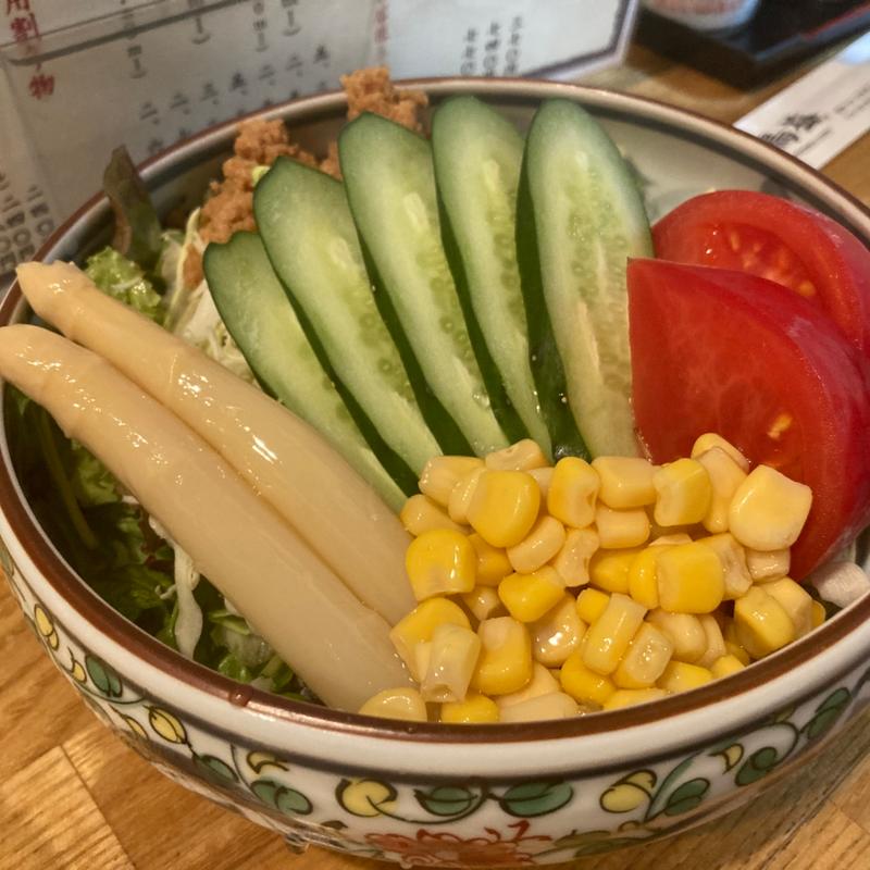 鳥益サラダ
(自家製ドレッシング)(大衆酒蔵 鳥益 新小岩)