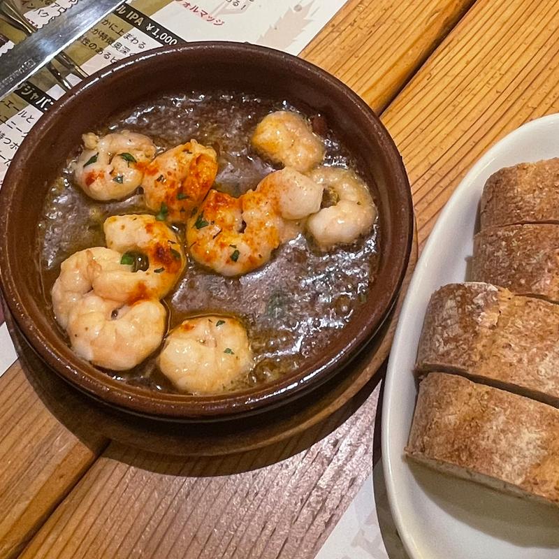 ぷりぷり海老のアヒージョとバケット(ビッレリア&ピッツェリア ルーチェ （LUCE）)