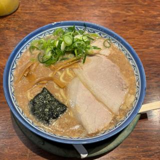 超博多(太麺)(博多とんこつ 天神旗)