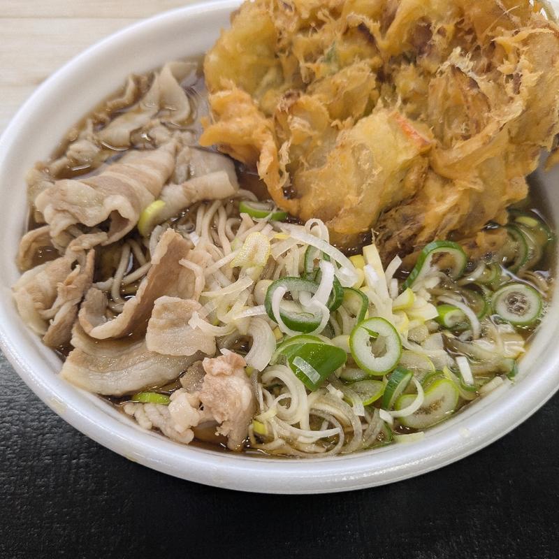 野菜かき揚げそば（豚肉トッピング、大盛）(白糸の滝ドライブイン )