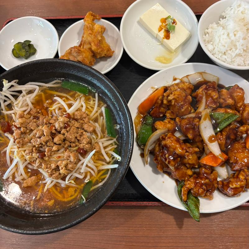 台湾ラーメンと黒酢鳥ランチ(上海菜館 喜福家)