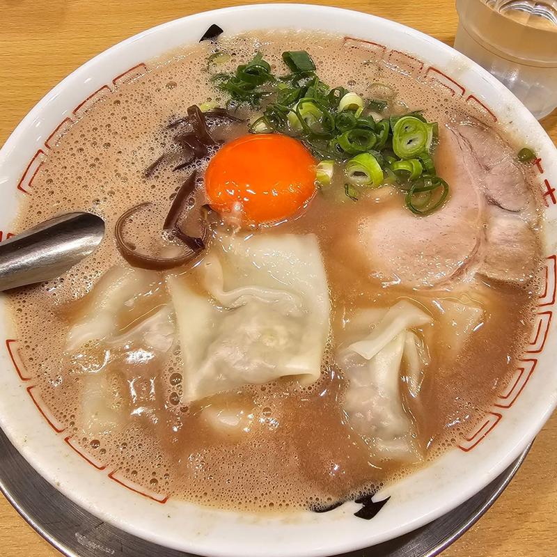 月見ラーメン ワンタン(博多ラーメン 和)