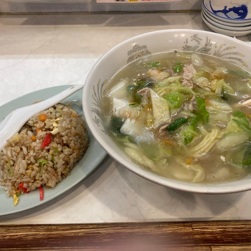 尼崎ちゃんぽんと半炒飯(中華料理 アメちゃん)