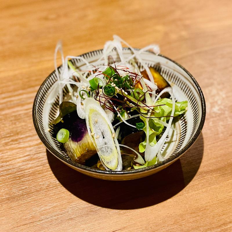 挙げ茄子の香味ダレ(網焼き囲炉裏と土鍋 個室居酒屋 囲炉鶏 川越駅前店)