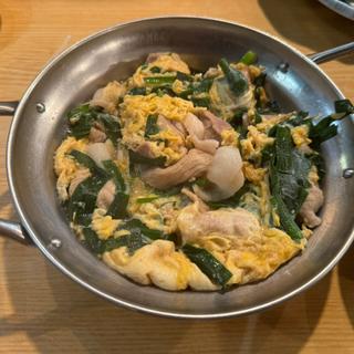 肉ニラ玉子とじ(やきとり酒蔵 庄助本店)