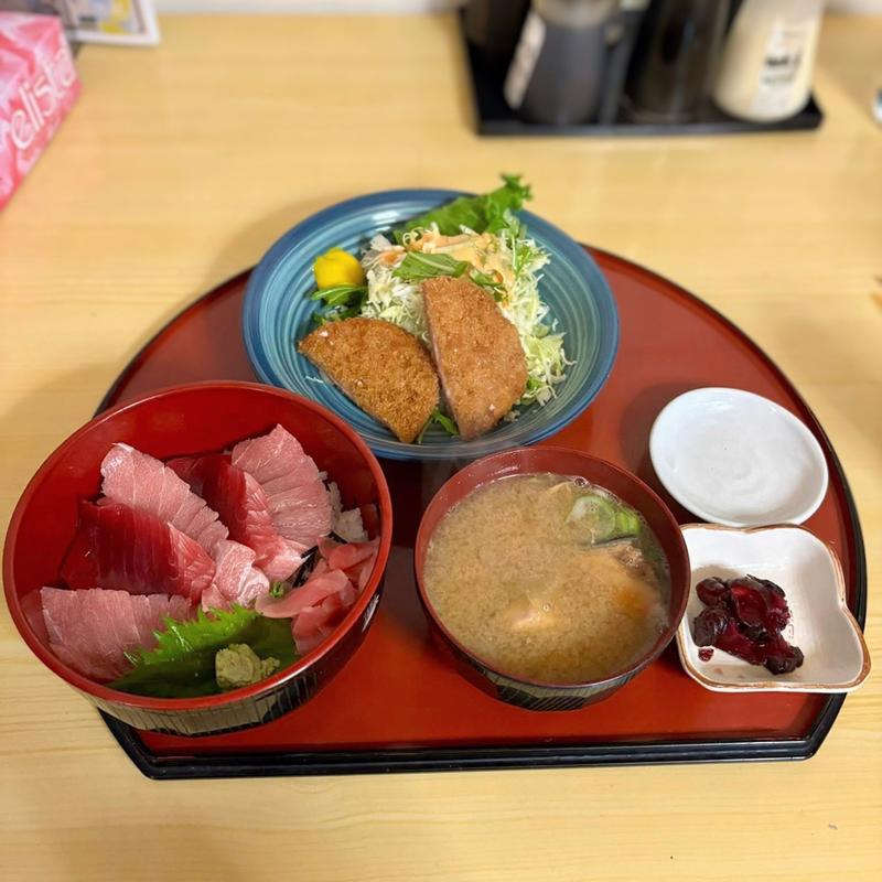鉄火丼とハムカツランチ(多満利屋きらく)