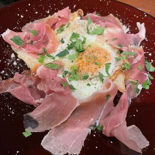 ホワイトアスパラと生ハムの前菜(Osteria Urara（オステリアウララ）)