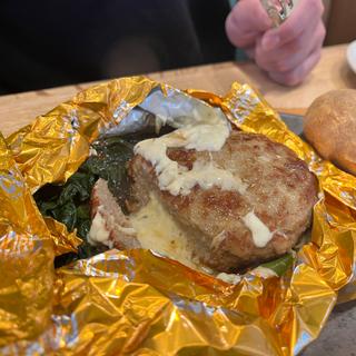 6種チーズの包み焼きハンバーグ(ココス テクノパーク桜店 )