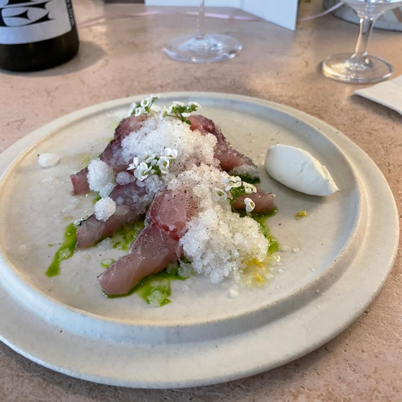 イサキの炭炙り　八朔　新玉ねぎ(PRÈS)