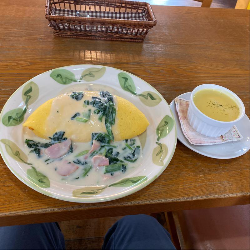 ほうれん草とベーコンのクリームオムライス M(スープorサラダ、ドリンク付)(みるくカフェ )