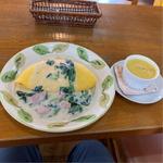 ほうれん草とベーコンのクリームオムライス M(スープorサラダ、ドリンク付)