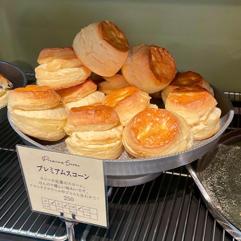 プレミアムスコーン(ラシーヌ　ブレッド＆サラダ)