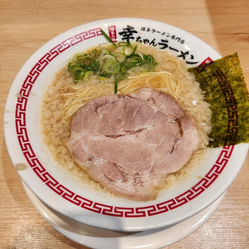背脂豚骨ラーメン(博多ラーメン専門店 幸ちゃんラーメン 博多駅筑紫口店)