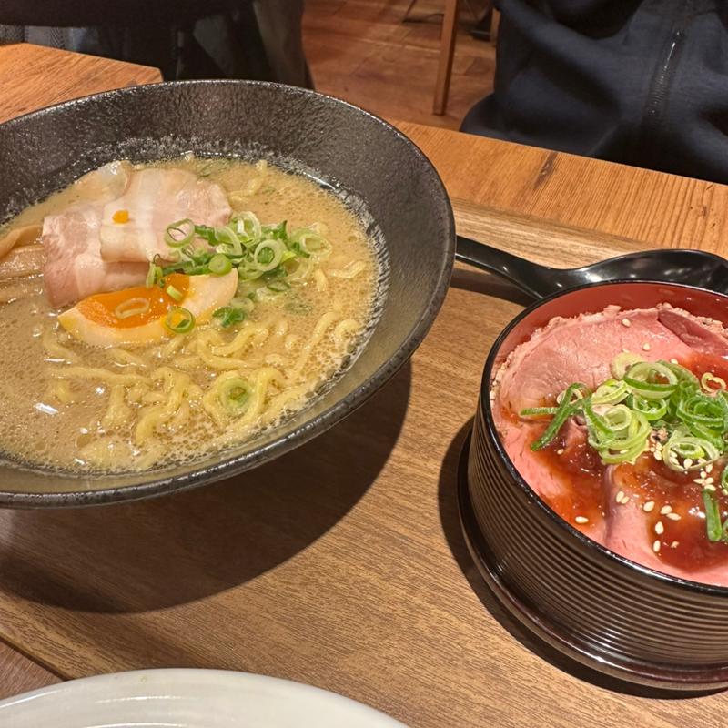 (ローストビーフとハンバーグ YOSHIMI)