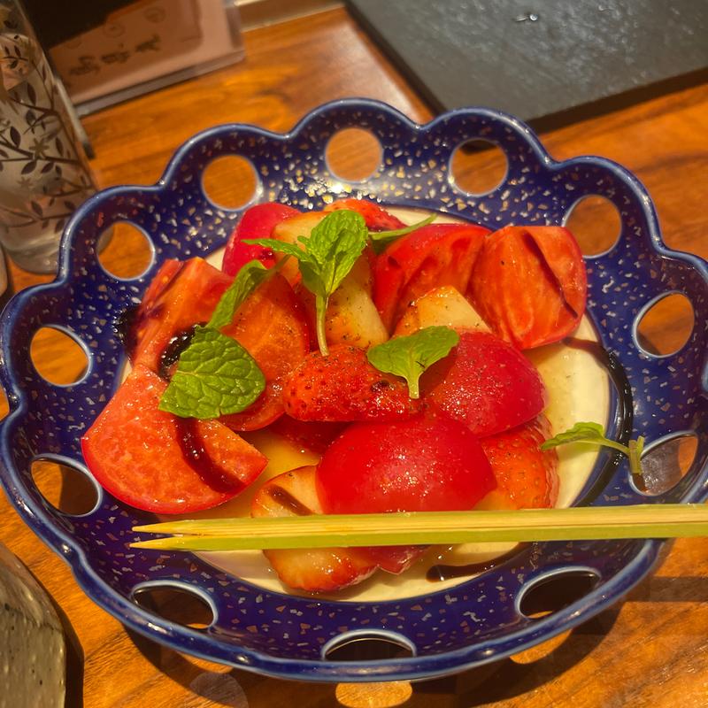 苺とトマトのマリネ(焼き鳥とワイン くろえもん 若葉)