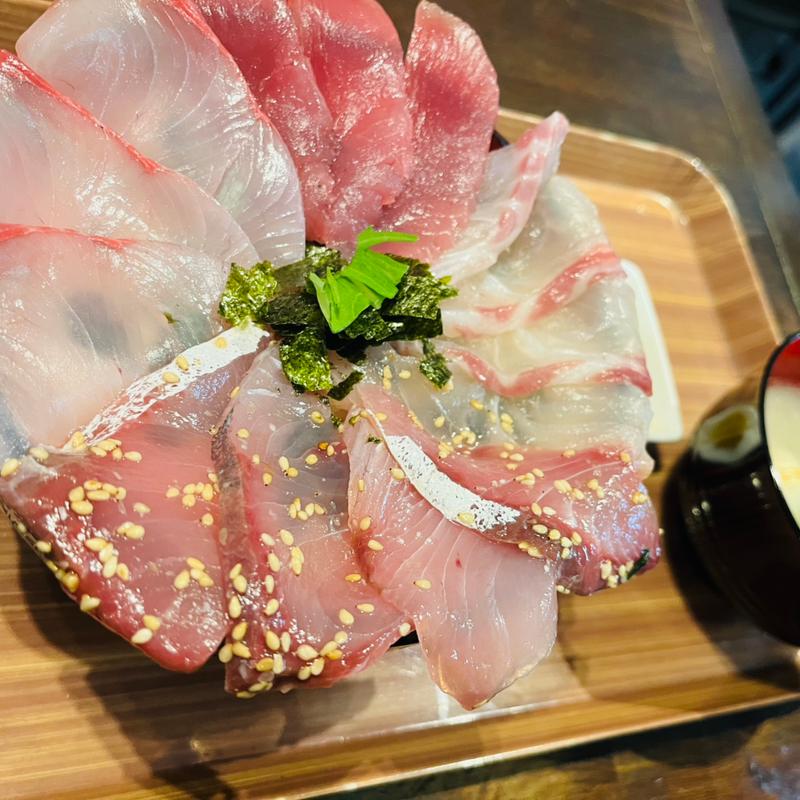 四色丼（四種のせ）(海鮮丼てんや)