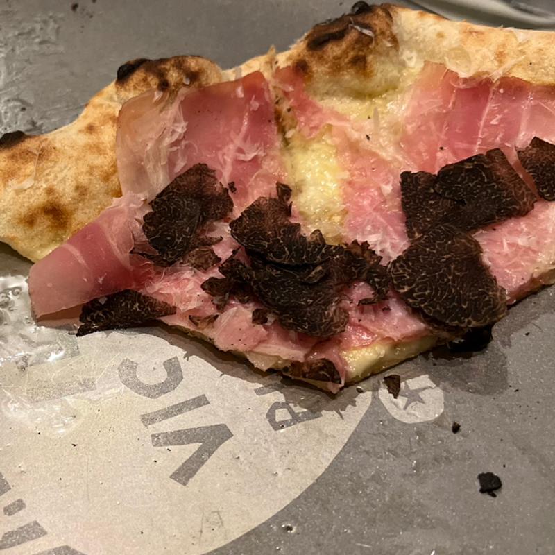 パンチェッタコッタと黒トリュフ(PIZZERIA IL VICOLO)