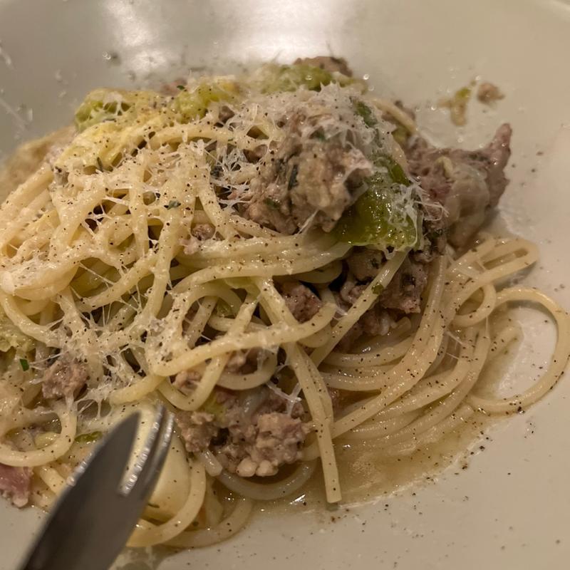 サルシッチャソーセージと春キャベツのカチョエペペ(PIZZERIA IL VICOLO)