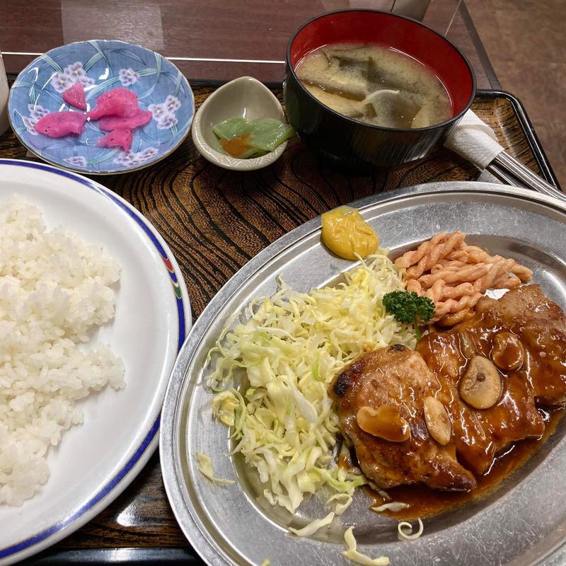 ポークソテー定食(味のデパートコシバ)