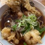 海老舞茸そば（温）(そばとお酒 八雲 地下街オーロラタウン店)