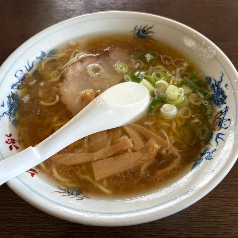醤油としおのハーフラーメン(茶楽食堂)