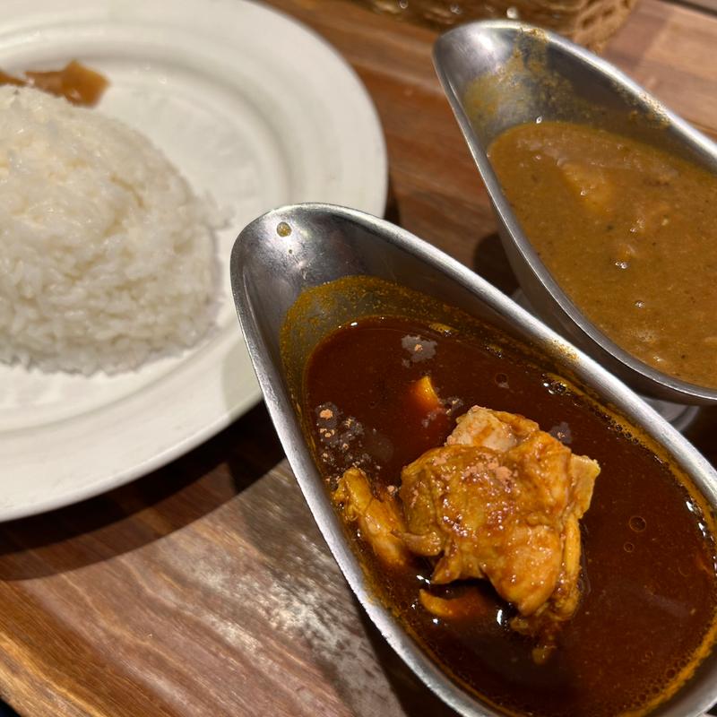 デリーのカシミールとエチオピアのビーフカレー(東京カレー屋名店会 有楽町イトシア店)