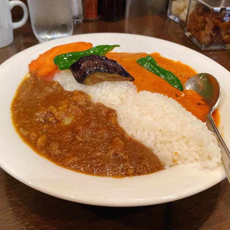 Eセット　バターチキンカレー×牛すじカレー(トプカ 神田本店 )