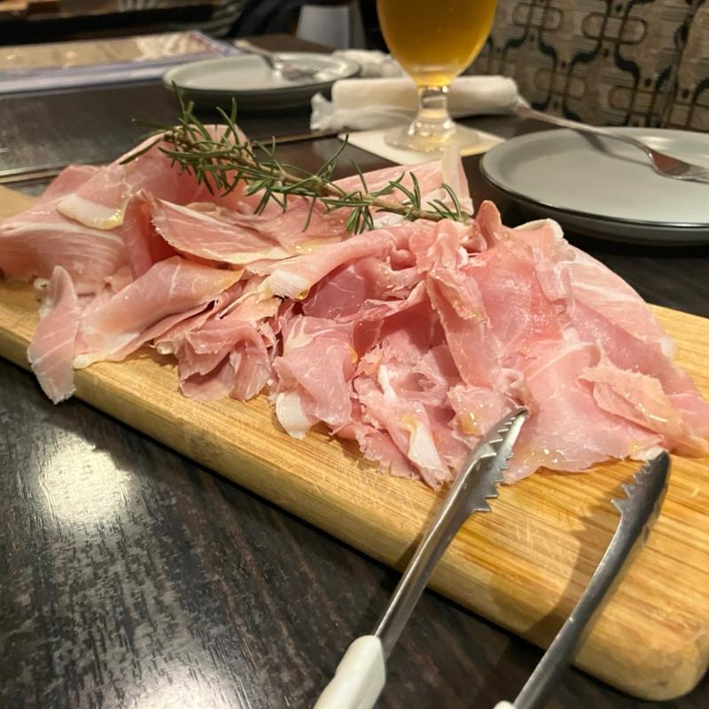 切り立て！パルマ産 生ハム(イタリア食堂ポルコ)