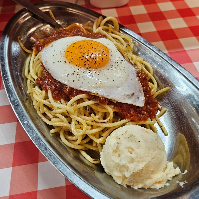 ミートソース(並)+ポテトサラダ+目玉焼き(スパゲッティーのパンチョ 池袋東口店)