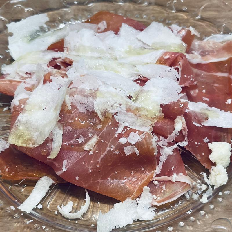 生ハムとパルメザンチーズ(黄金の塩らぁ麺 ドゥエイタリアン 市ヶ谷本店)