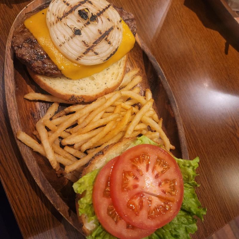 チーズバーガー(KUA`AINA 丸ビル店)