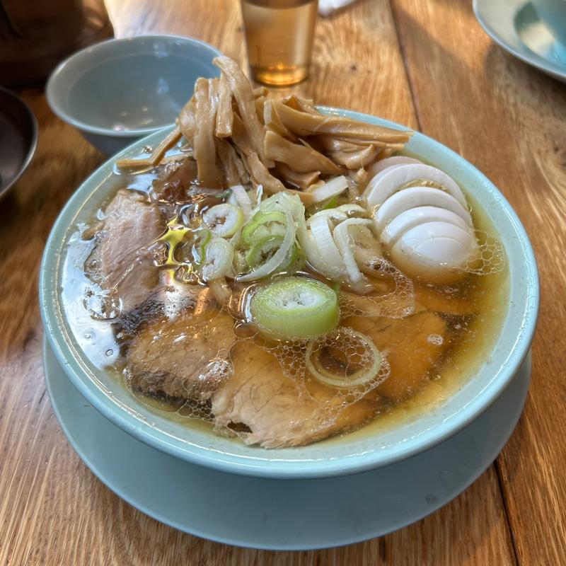 中華そば並+ゆで卵スライス、メンマ(えっちゃんラーメン。田町店)