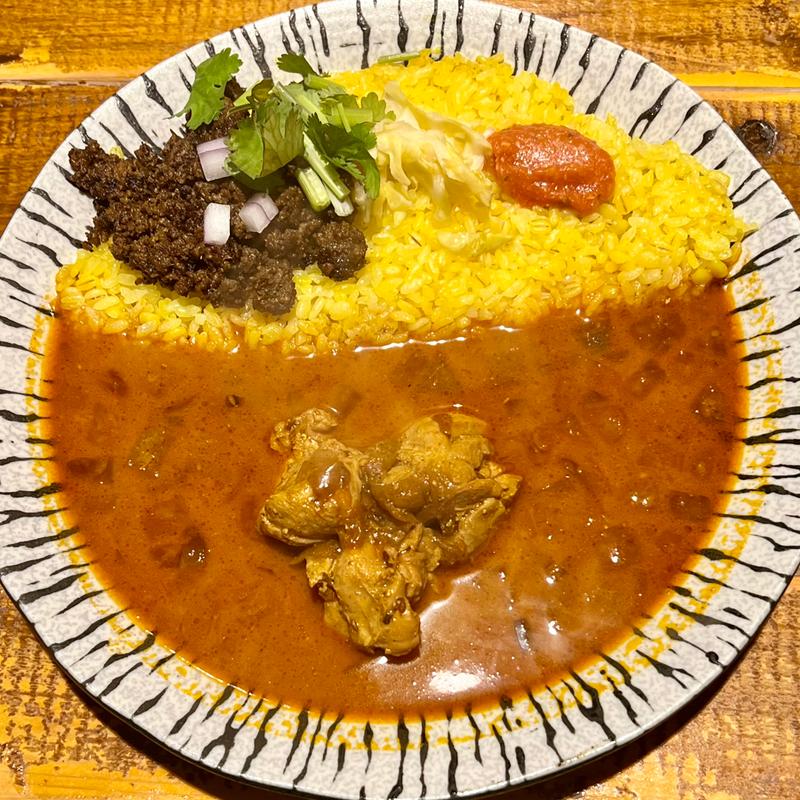 チキンとキーマのあいがけカレー(般ﾟ若（ぱんにゃ）)