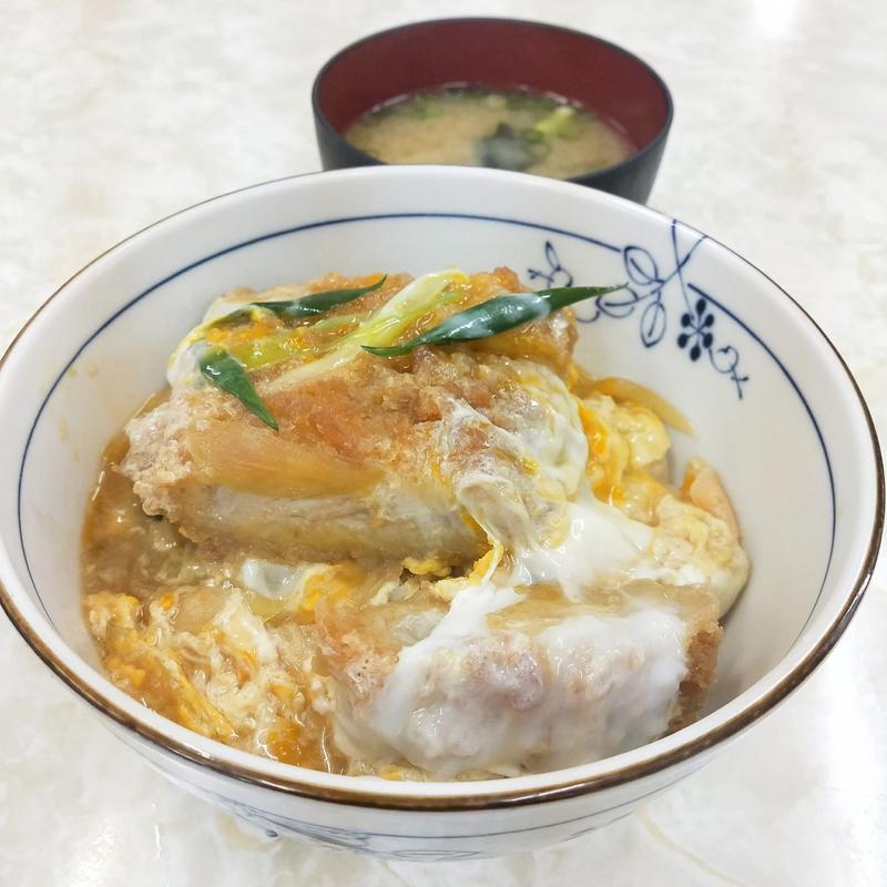 かつ丼 味噌汁(大衆食堂 ニュー富士)
