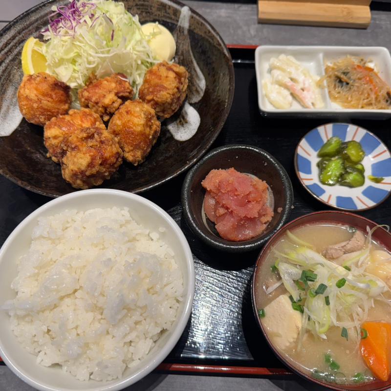 唐揚げ定食：明太子＋豚汁(酒と飯　たまる食堂)