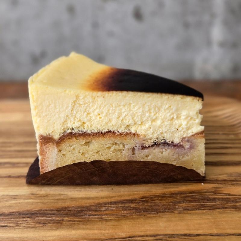ベイクドチーズタルト(パティスリー タツヒトサトイ（patisserie TATSUHITO SATOI）)