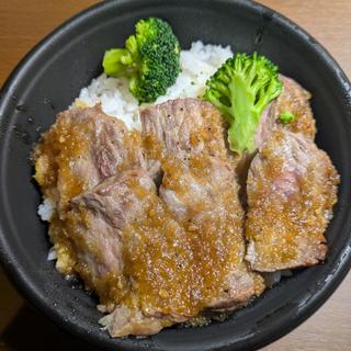 牛ロースステーキ丼(ピザ・テン・フォー 本荘店 )
