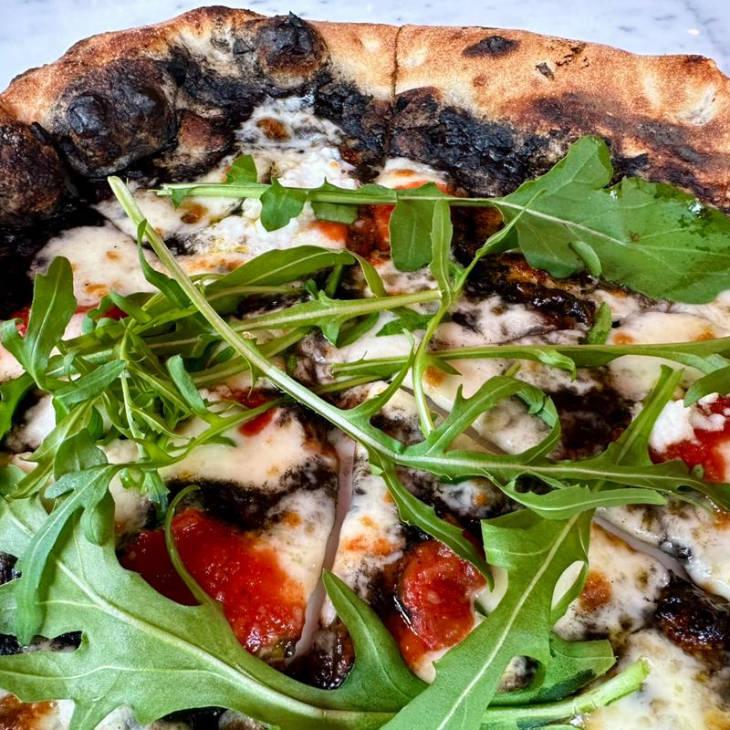 Robert(ソロピッツァナポレターナ東京国立競技場店)