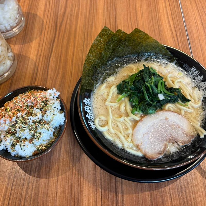 家系ラーメン(横浜家系ラーメン 茅ヶ崎家)